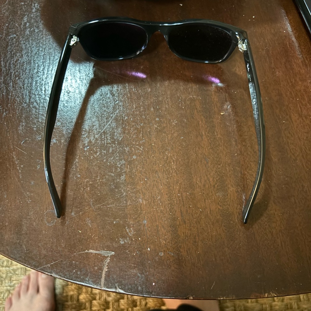Rayban Wayfarer Sunglasses with Case- black with black lenses; Polarized - Picture 3 of 4